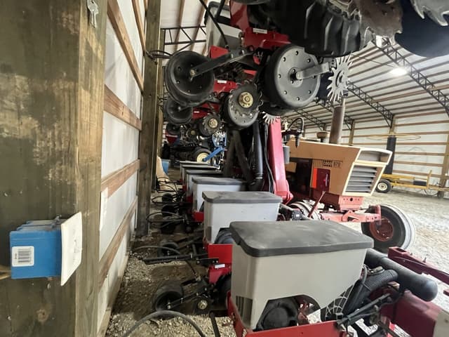 Image of Case IH 1235 equipment image 3