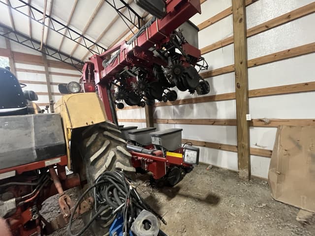 Image of Case IH 1235 equipment image 4