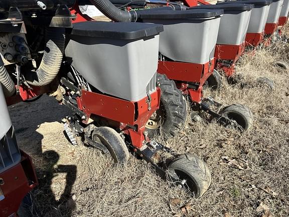 Image of Case IH 1235 equipment image 2