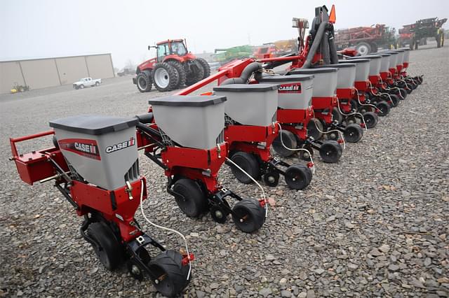 Image of Case IH 1235 equipment image 4