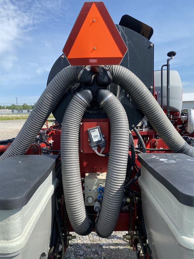 Image of Case IH 1235 equipment image 4