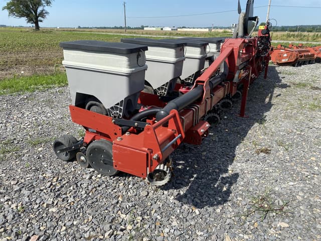 Image of Case IH 1235 equipment image 1