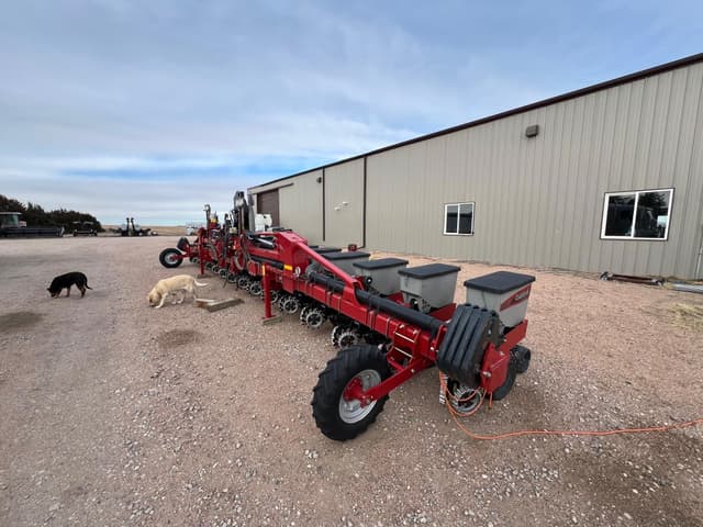 Image of Case IH 1235 equipment image 1