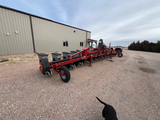 Image of Case IH 1235 equipment image 2