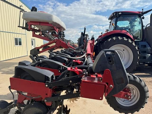 Image of Case IH 1235 equipment image 2