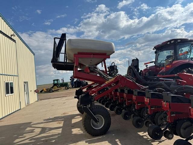 Image of Case IH 1235 equipment image 3