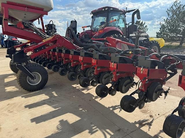 Image of Case IH 1235 equipment image 4