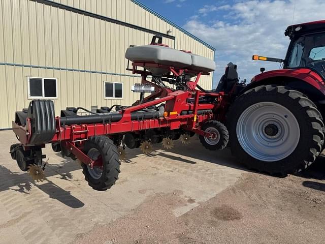 Image of Case IH 1235 equipment image 1