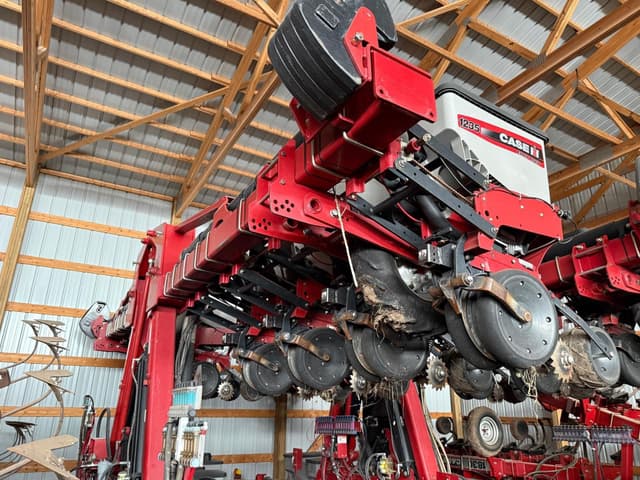 Image of Case IH 1235 equipment image 1