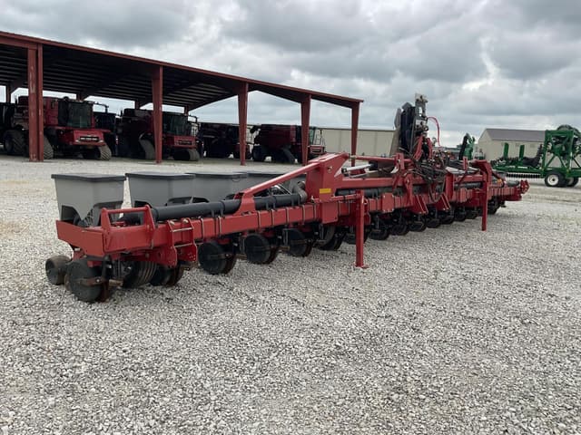 Image of Case IH 1235 equipment image 1