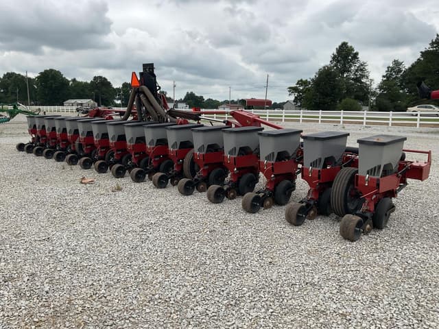 Image of Case IH 1235 equipment image 3