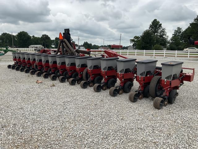 Image of Case IH 1235 equipment image 3