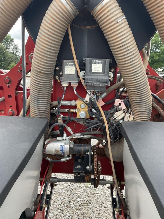 Image of Case IH 1235 equipment image 4