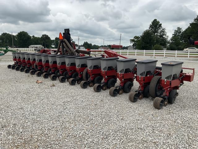 Image of Case IH 1235 equipment image 3