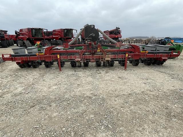 Image of Case IH 1235 equipment image 1