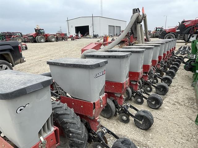 Image of Case IH 1235 equipment image 4