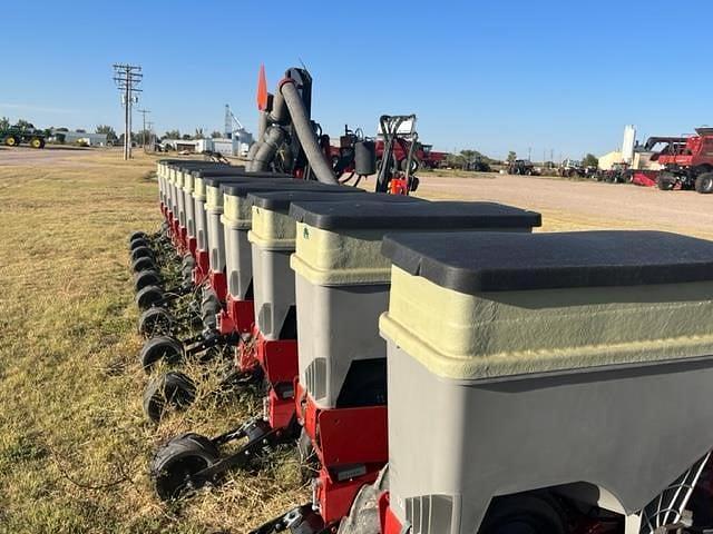 Image of Case IH 1235 equipment image 3