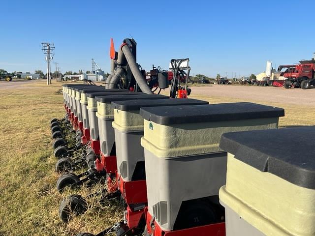 Image of Case IH 1235 equipment image 4