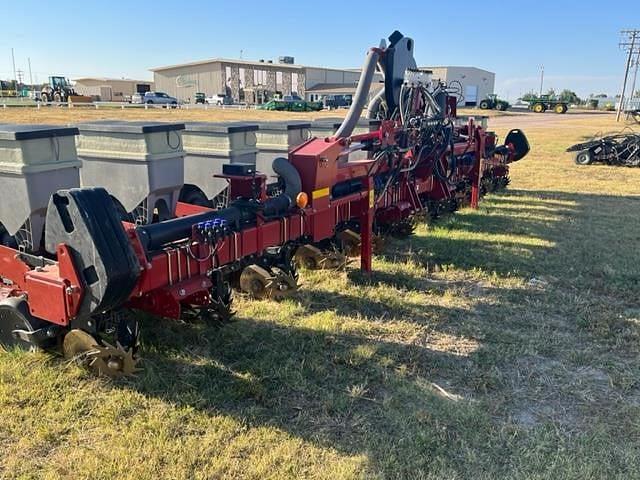 Image of Case IH 1235 equipment image 2