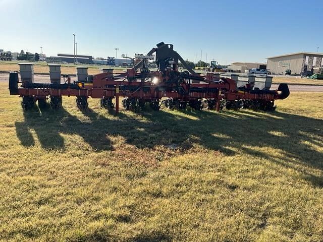 Image of Case IH 1235 equipment image 1