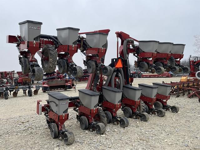 Image of Case IH 1235 equipment image 1