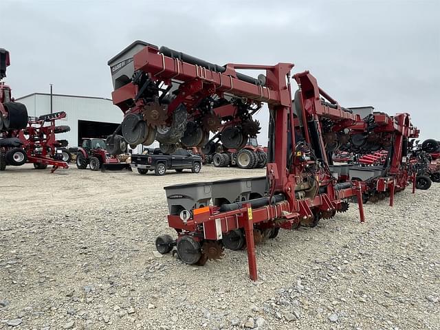 Image of Case IH 1235 equipment image 3