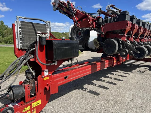 Image of Case IH 1245 equipment image 1
