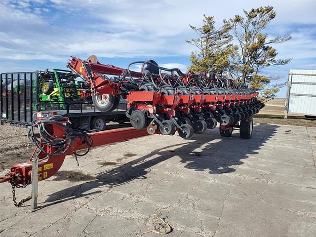 Image of Case IH 1245 equipment image 2