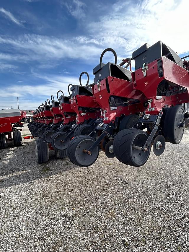 Image of Case IH 1245 equipment image 2