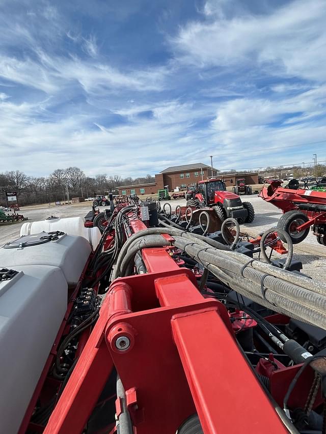 Image of Case IH 1245 equipment image 4