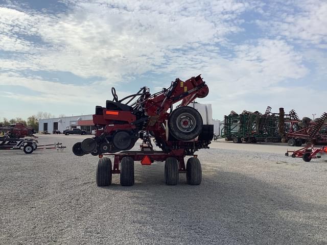 Image of Case IH 1245 equipment image 3