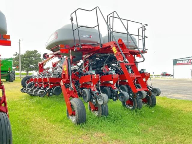 Image of Case IH 1255 equipment image 4