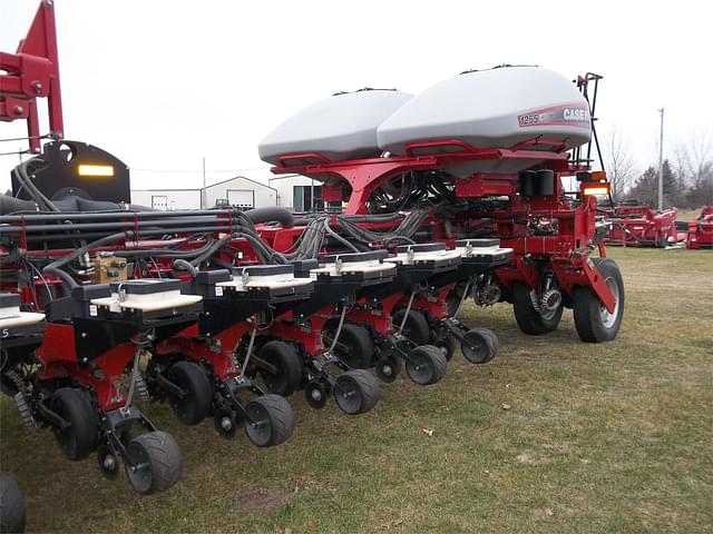 Image of Case IH 1255 equipment image 4