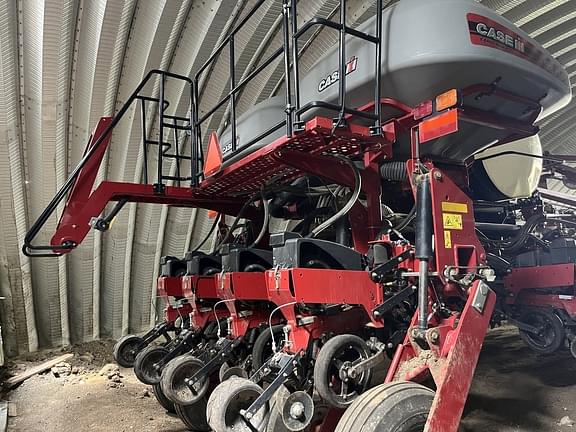 Image of Case IH 1255 equipment image 1
