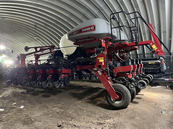 Image of Case IH 1255 equipment image 3