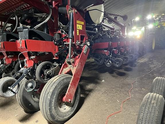 Image of Case IH 1255 equipment image 2