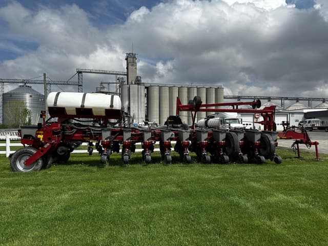 Image of Case IH 1255 equipment image 4