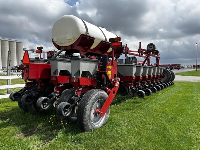 Image of Case IH 1255 equipment image 3