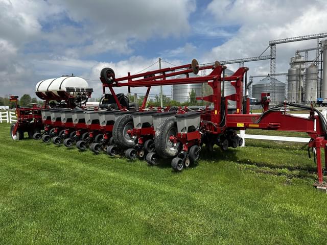 Image of Case IH 1255 equipment image 1