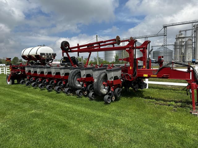Image of Case IH 1255 equipment image 1