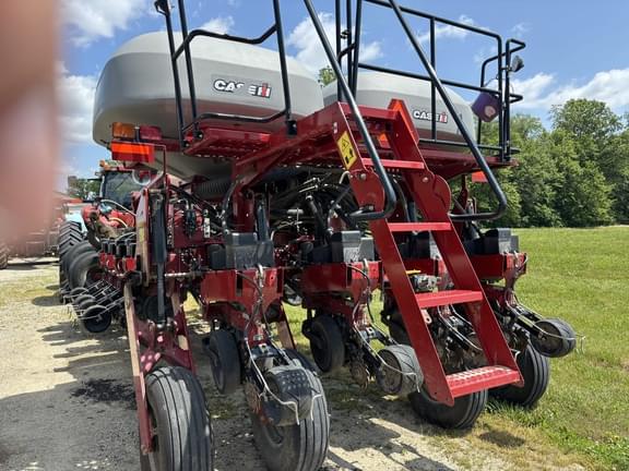 Image of Case IH 1255 equipment image 3