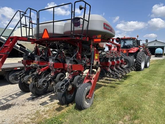 Image of Case IH 1255 equipment image 2