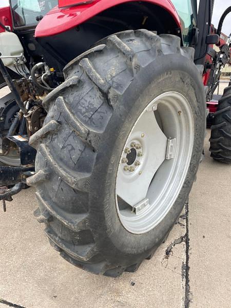 Image of Case IH Farmall 140A equipment image 4
