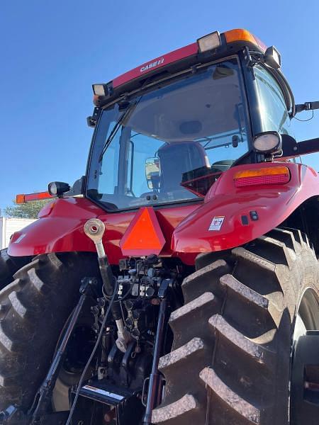 Image of Case IH Magnum 220 equipment image 4