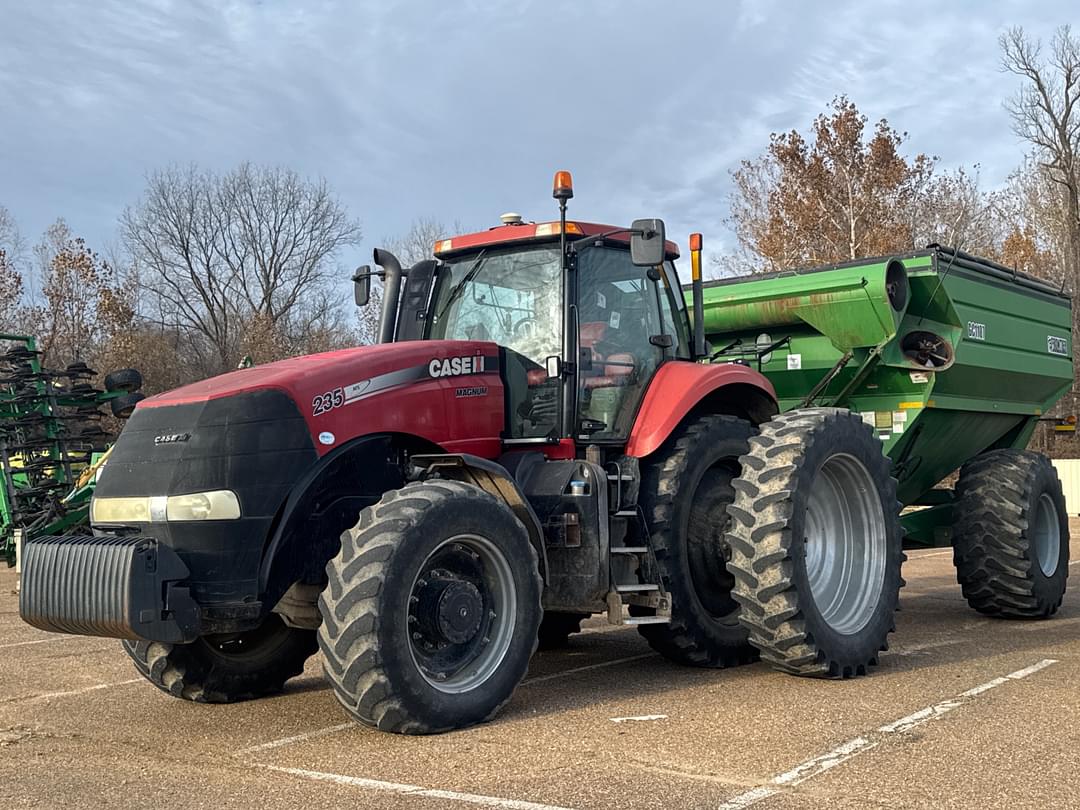 Image of Case IH Magnum 235 Primary image