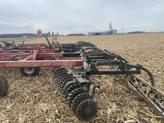 Image of Case IH 330 equipment image 4