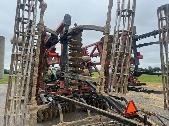 Image of Case IH 330 equipment image 2
