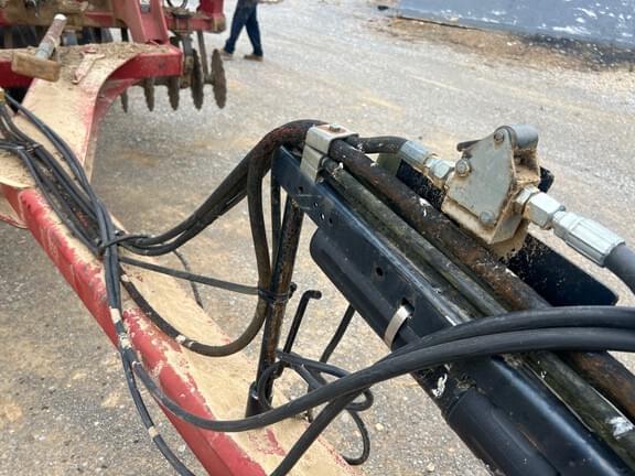 Image of Case IH 330 equipment image 3