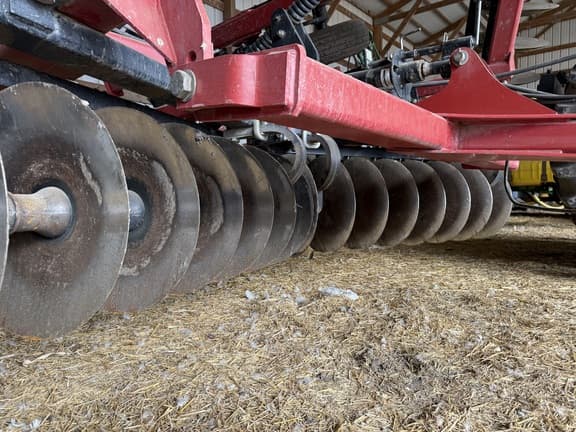 Image of Case IH 330 equipment image 4