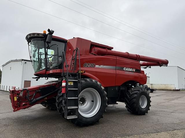 Image of Case IH 8230 equipment image 1